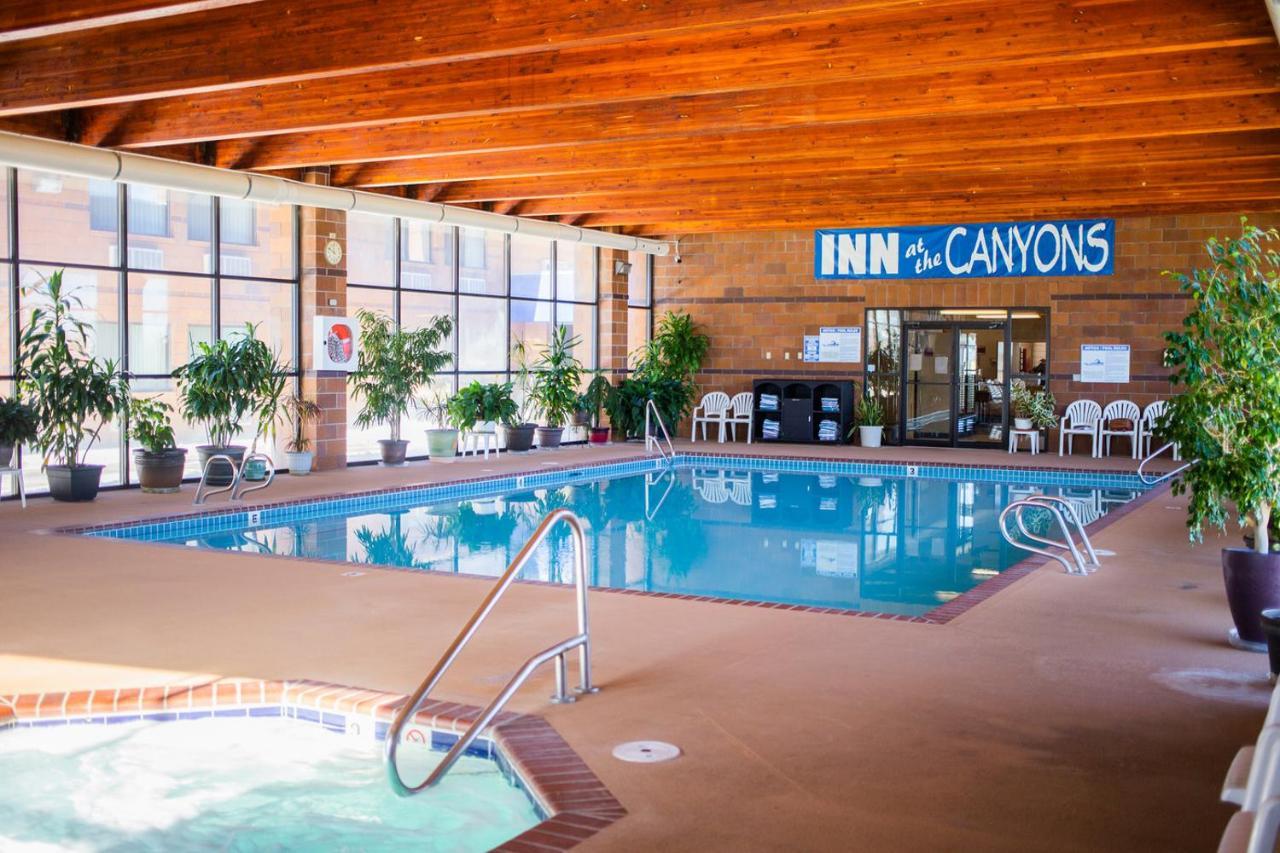 מונטיצ'לו Inn At The Canyons מראה חיצוני תמונה