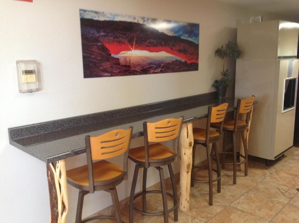מונטיצ'לו Inn At The Canyons מראה חיצוני תמונה