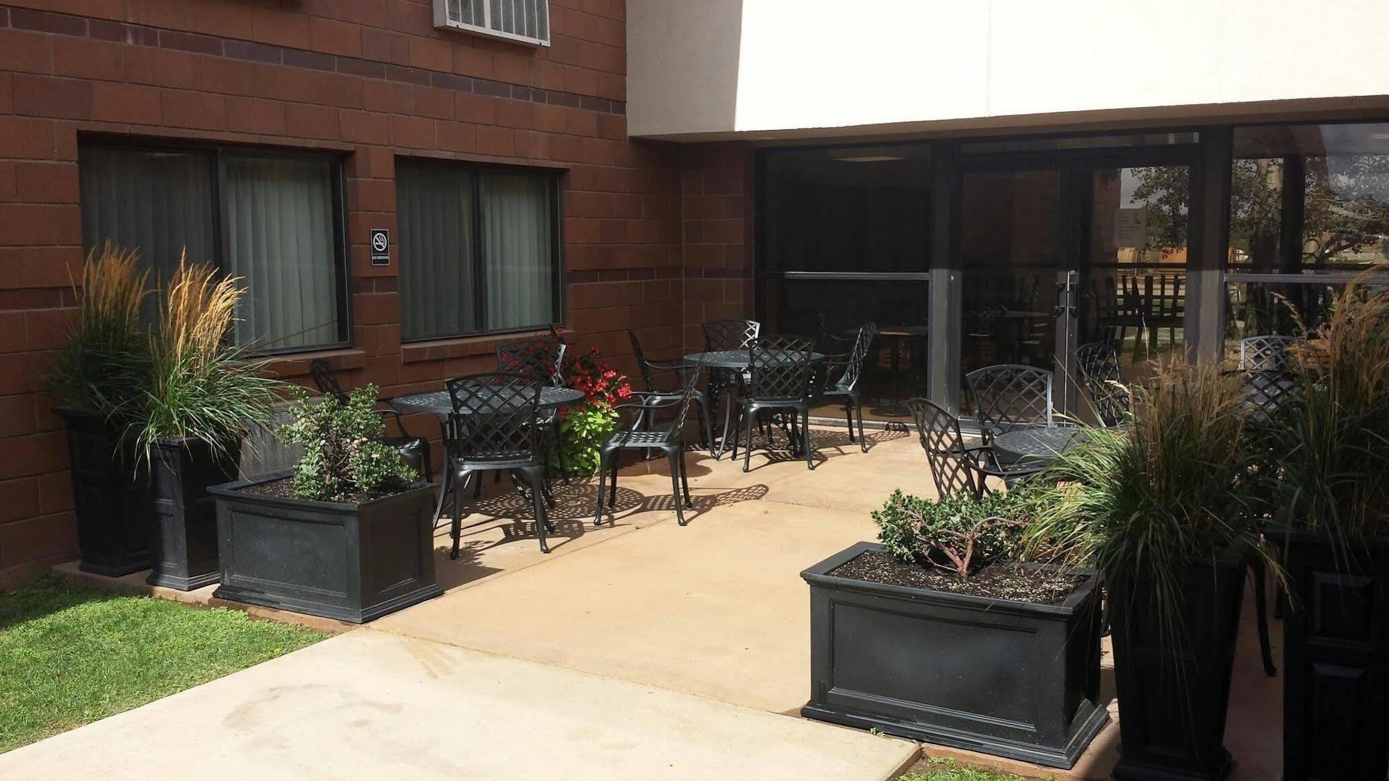 מונטיצ'לו Inn At The Canyons מראה חיצוני תמונה